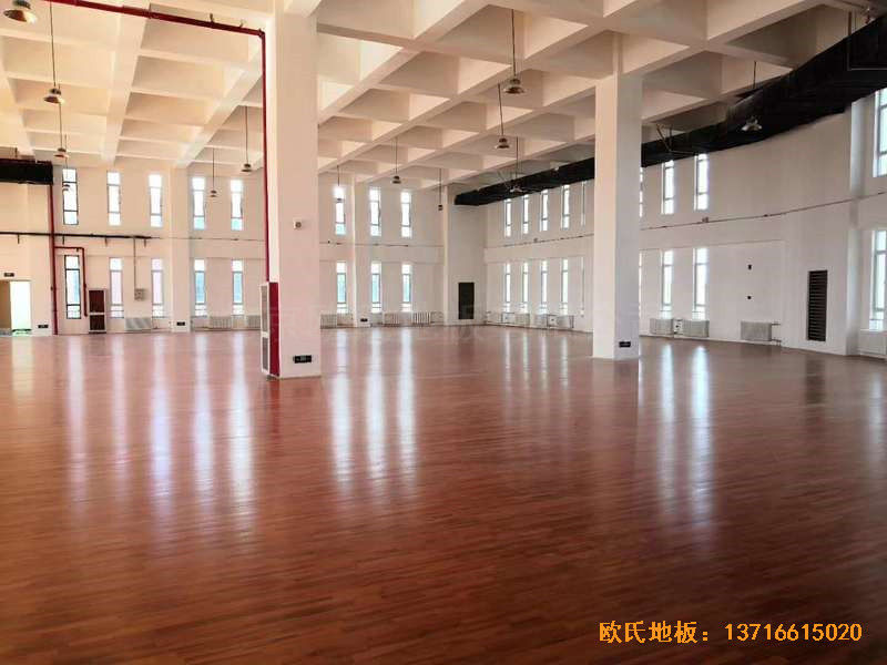 北京房山長陽小學(xué)訓(xùn)練館運(yùn)動(dòng)地板鋪設(shè)案例1