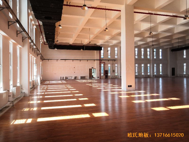 北京房山長陽小學(xué)訓(xùn)練館運(yùn)動(dòng)地板鋪設(shè)案例4