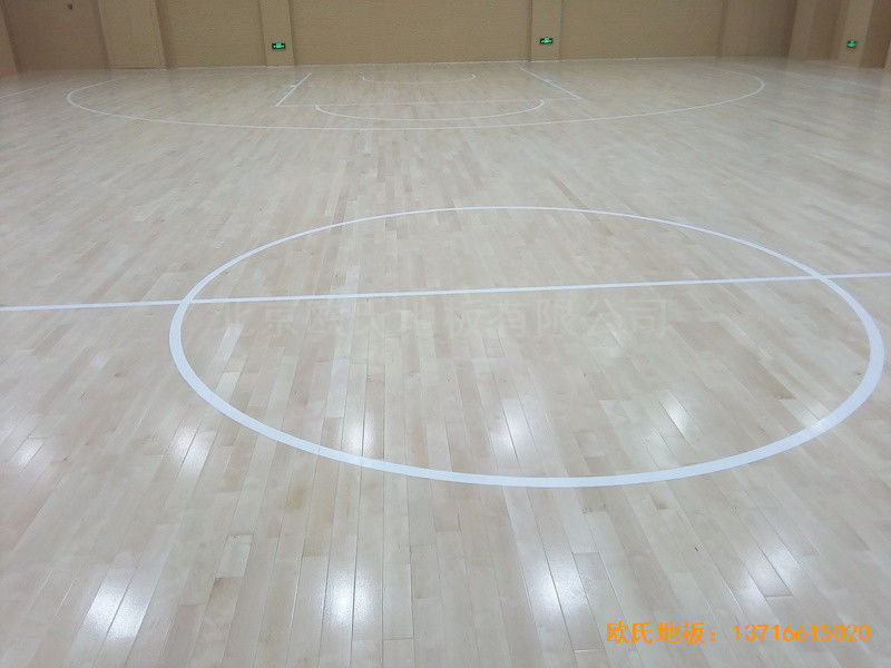 山東濟南歷下區(qū)燕山學?；@球館運動木地板施工案例4