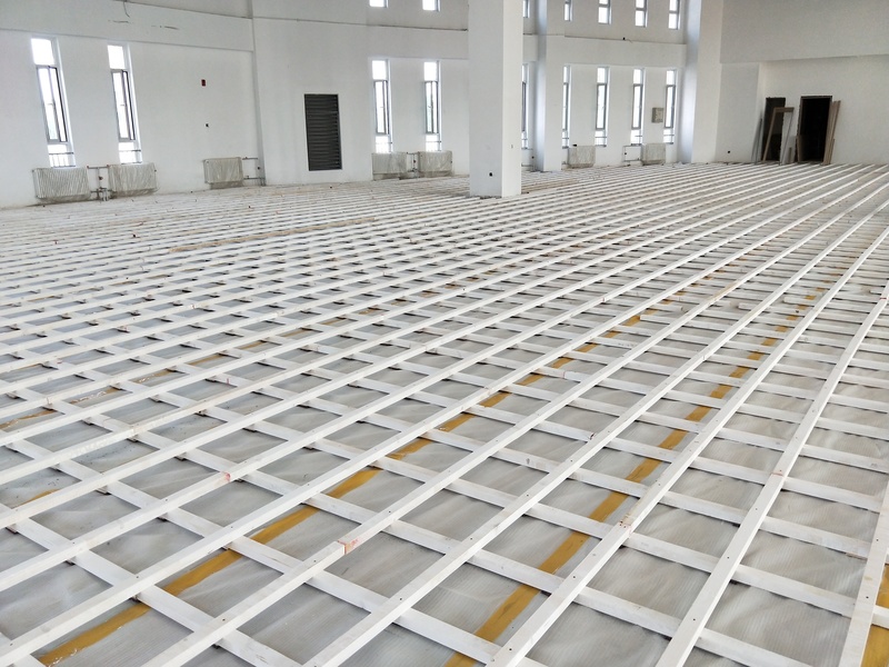 北京房山長陽小學(xué)籃球場運(yùn)動(dòng)木地板施工案例1