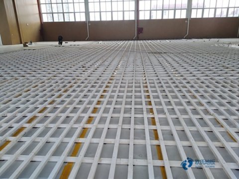 大學(xué)運(yùn)動體育木地板施工隊
