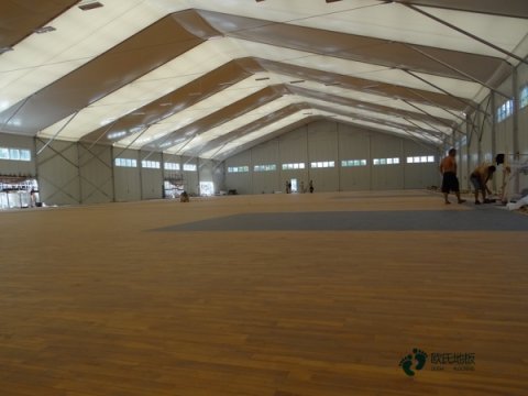 室內(nèi)籃球場(chǎng)地面木地板