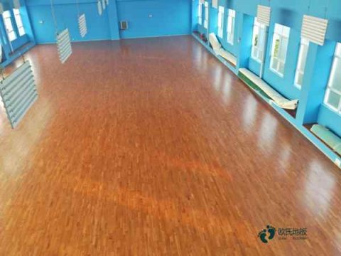 小學(xué)籃球場(chǎng)木地板施工步驟