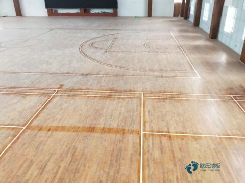 大學(xué)運動地板施工隊