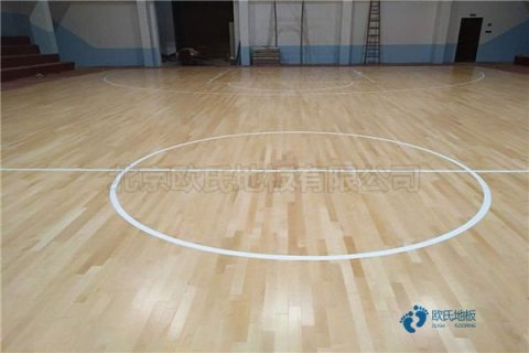 籃球館室內(nèi)木地板翻新